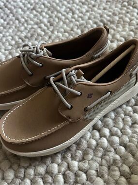 Sperry Men’s  Brown Boat Shoes with Light Gray Laces